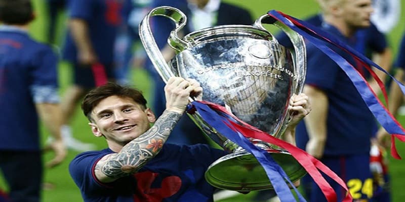 Hình xăm Messi của sổ hoa hồng trải dài hết cánh tay