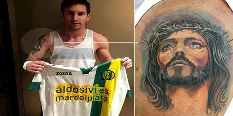 Hình xăm Chúa trên tay phải của Messi