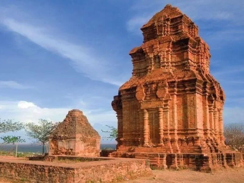 Tháp Chàm Pô Sha Inư cổ kính, biểu tượng của văn hóa Chăm Pa tại Phan Thiết.