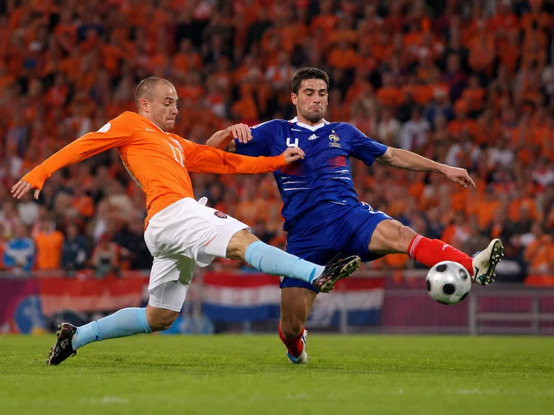 Sneijder ấn định chiến thắng 4-1 trước Pháp bằng cú sút đẹp mắt ở phút bù giờ, khép lại một trận đấu rực lửa của Hà Lan.
