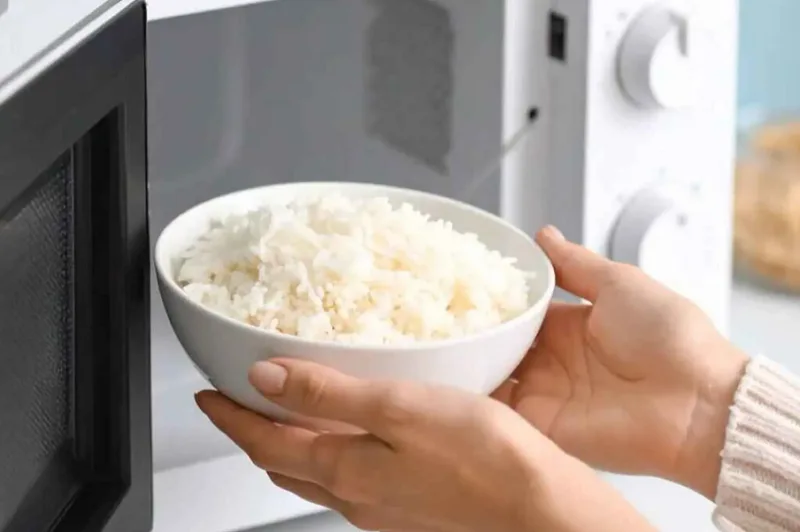Ăn cơm nguội có gây hại cho sức khỏe không?